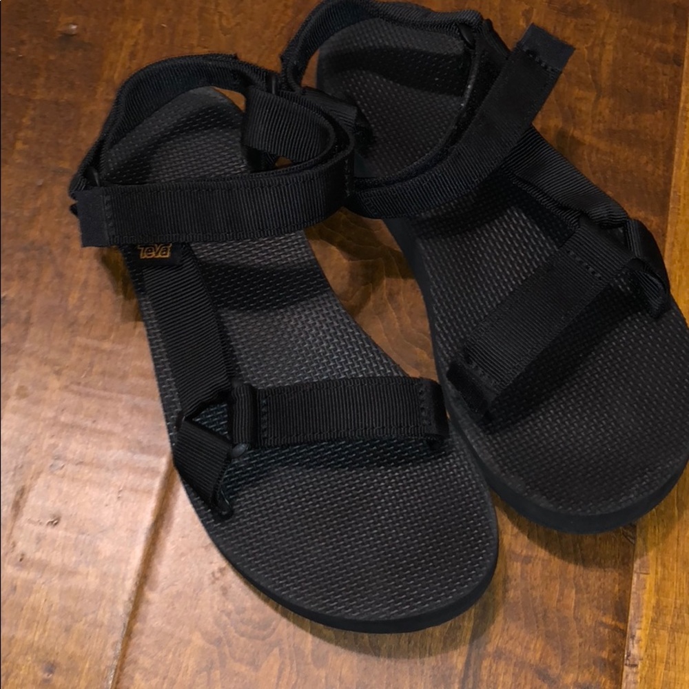 Black Tevas